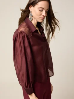 Bluse mit Spitzeneinsätzen