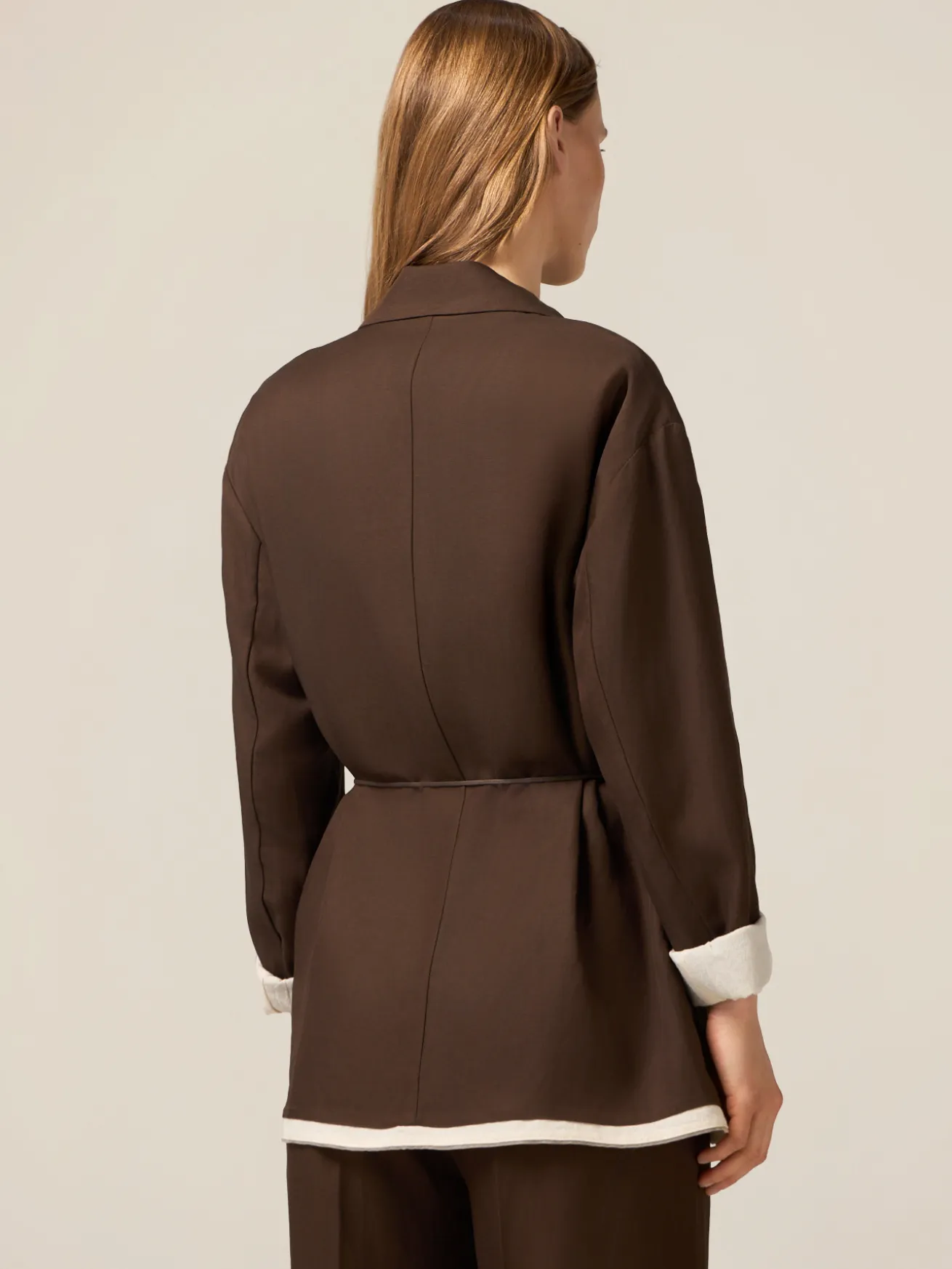 Doppelreihiger Blazer aus Satin mit Gürtel