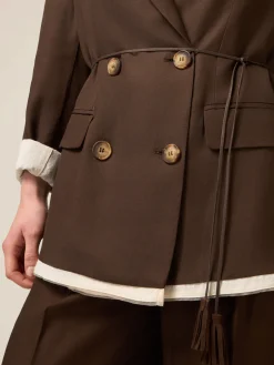 Doppelreihiger Blazer aus Satin mit Gürtel