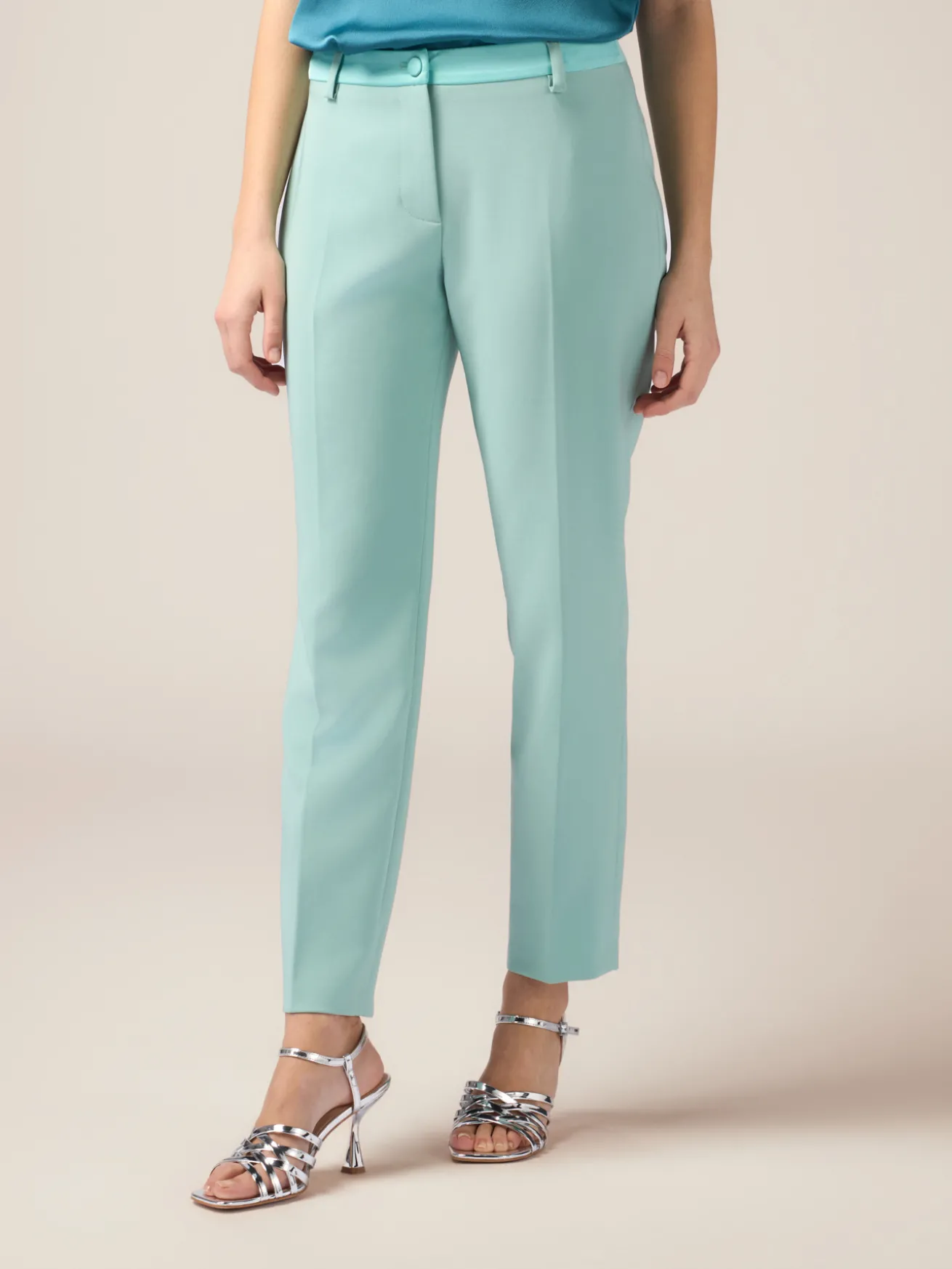 Hose mit Satin-Detail