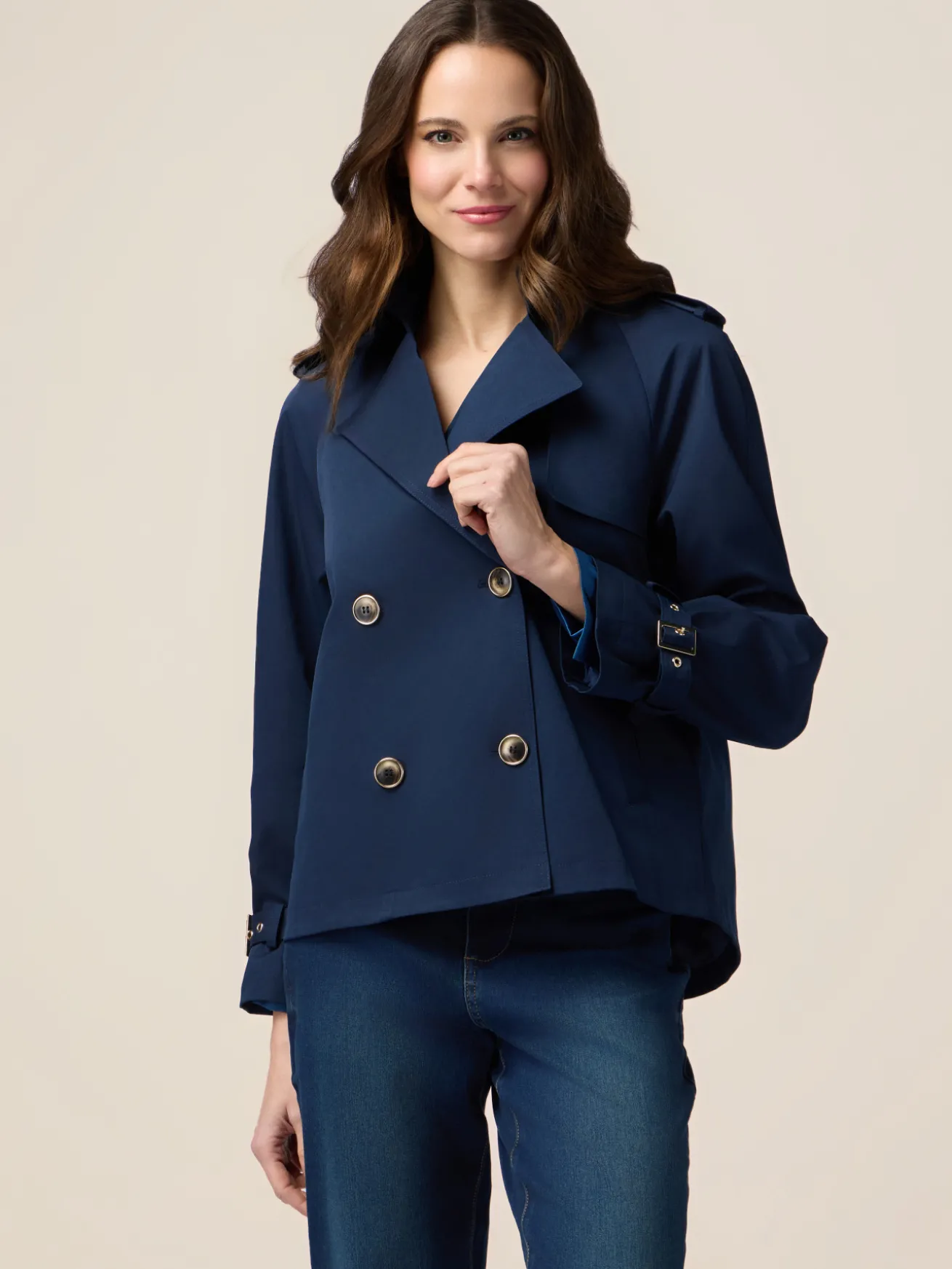 Kurzer doppelreihiger Trenchcoat