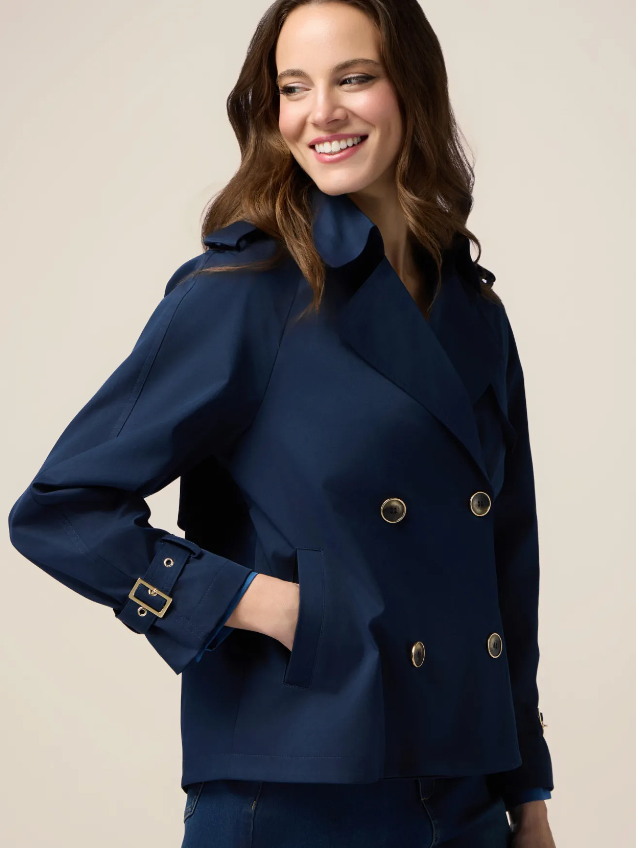 Kurzer doppelreihiger Trenchcoat