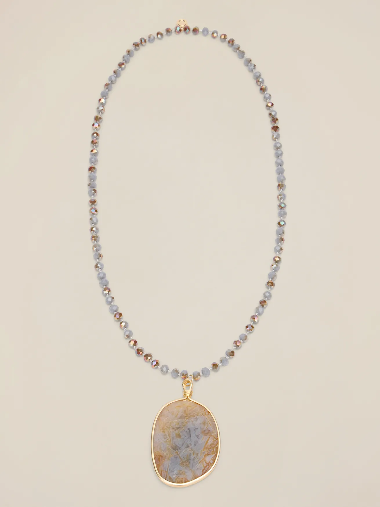 Lange Kette mit Anhänger