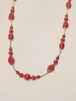 Lange Kette mit Steinen