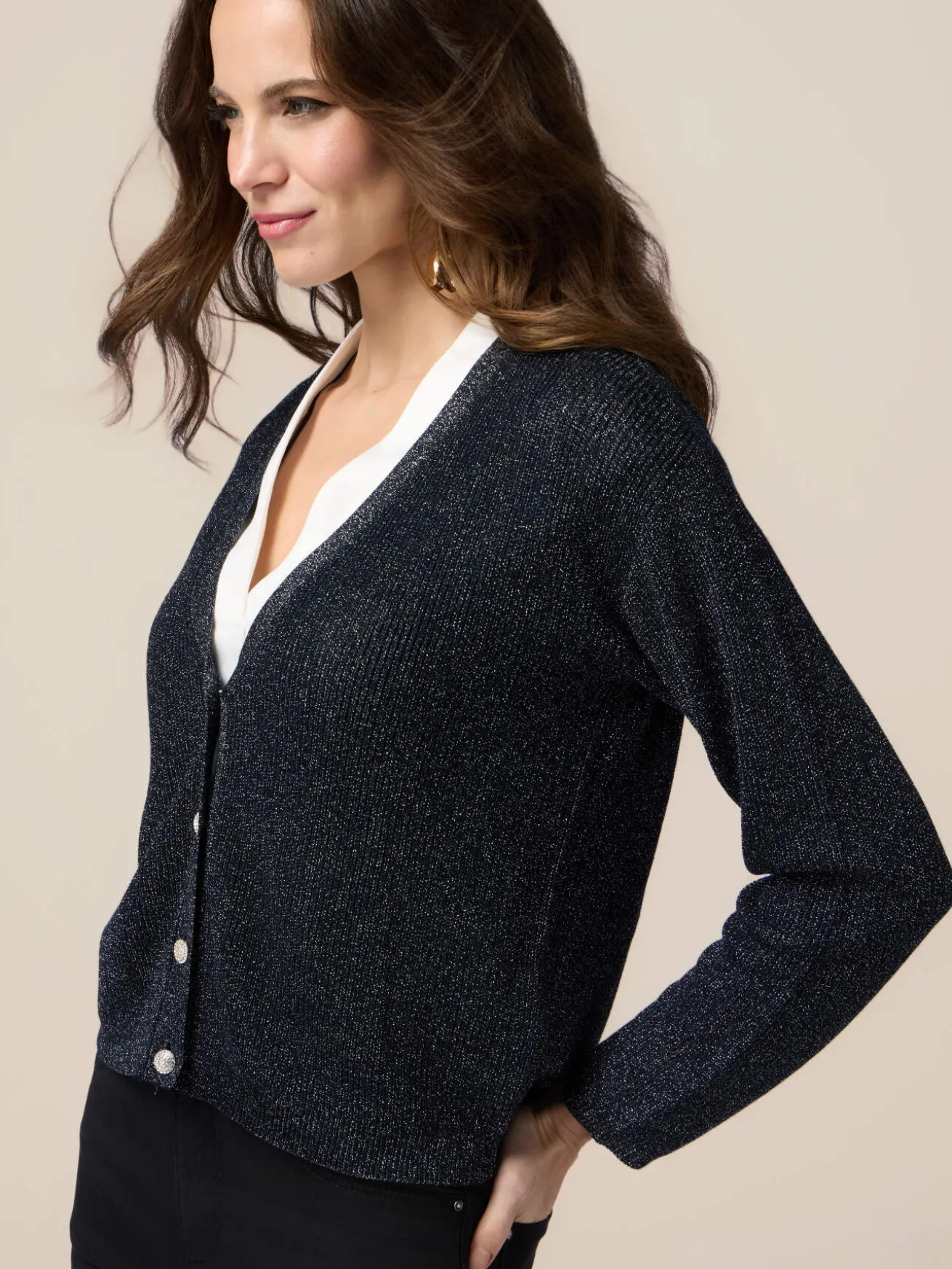 Lurex-Strickjacke mit Schmuckknöpfen