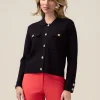 Strickjacke mit heraldischen Knöpfen