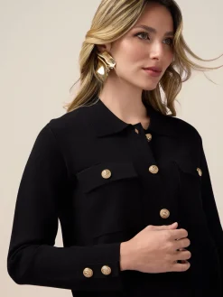 Strickjacke mit heraldischen Knöpfen