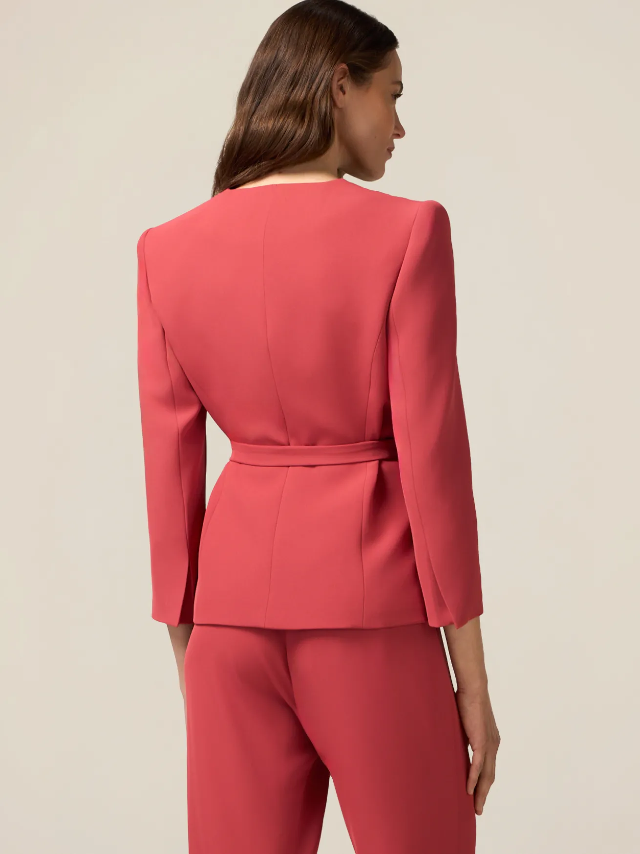 Strukturierte Jacke mit dekorativer Blume