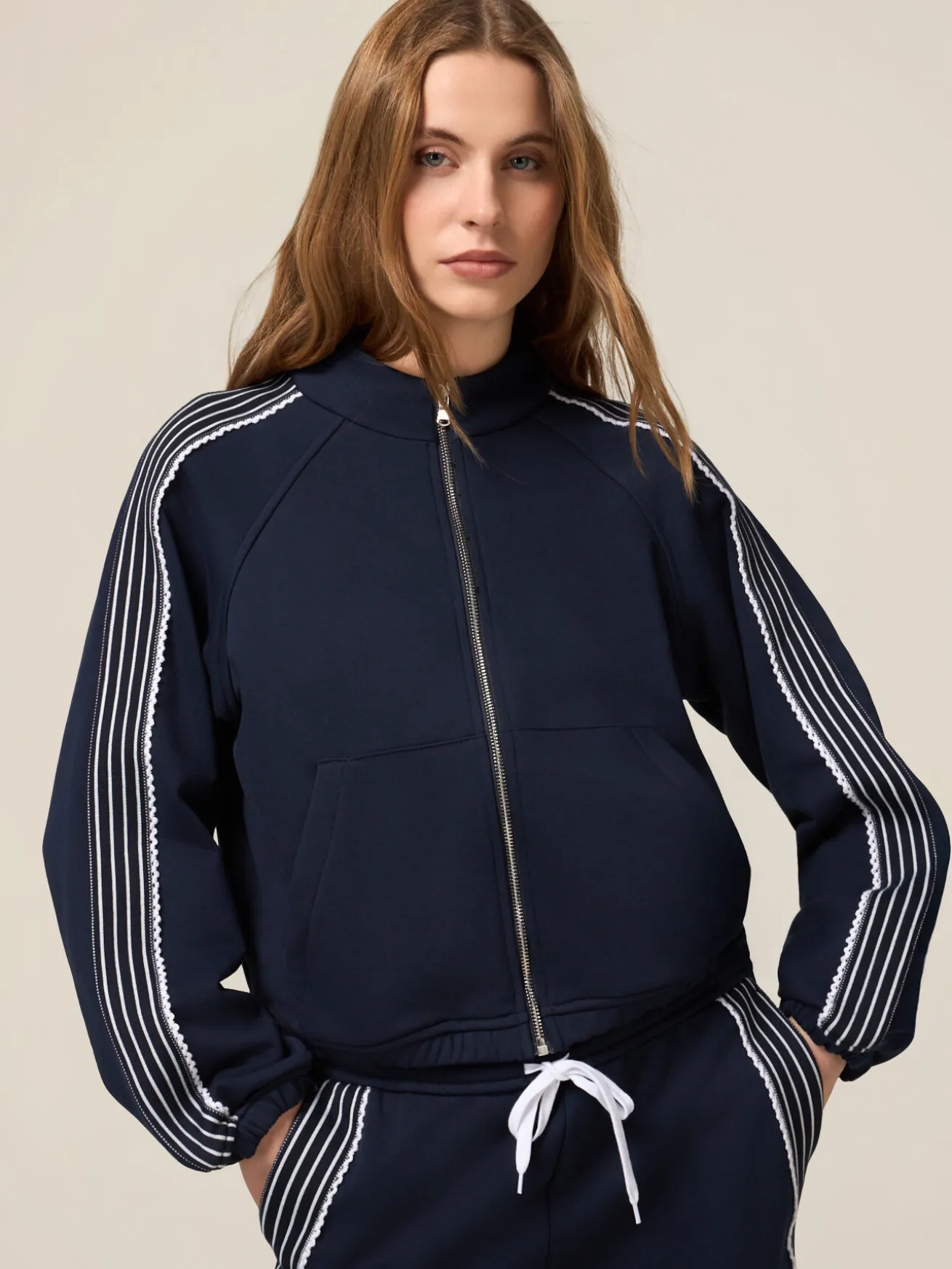 Sweatshirt mit Reißverschluss und Spitzenbesatz