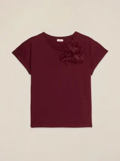 T-Shirt mit Blumenbrosche