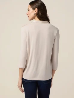 Zweistoffiges T-Shirt mit V-Ausschnitt